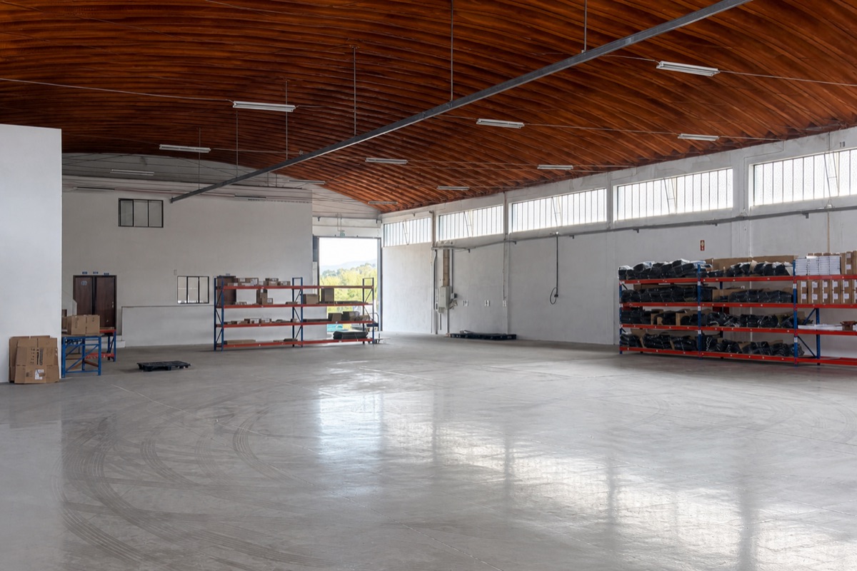Shopogolic Portugal logistics operation in Cesar, Portugal — pick & pack, Amazon FBA prep, parcel consolidation and international dispatch.