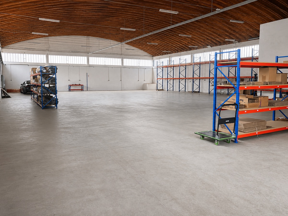 Shopogolic Portugal fulfilment warehouse in Cesar, Oliveira de Azeméis — storage, inventory reception and e-commerce order preparation